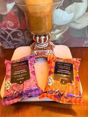 Betsey Johnson Niacinamide + Retinol & Collagen + Peptide Cleansing Facial Wipes